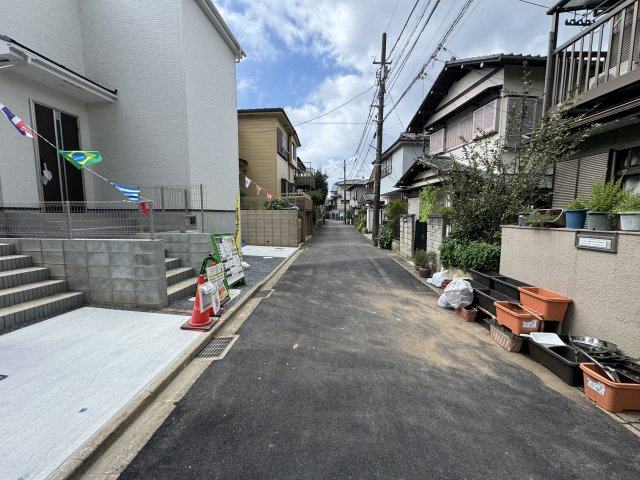 北西側前面道路