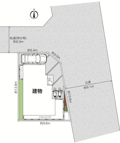 「北東角地」に接道しており、陽当たり・通風良好です。東側は幅員約9.1ｍ公道（歩道付き）に接道しており、開放感のある立地。カースペース1台分と自転車・バイクの駐輪も可能です。