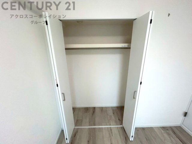 衣類やアクセサリー、小物類の収納が便利で整理整頓がしやすく、部屋の美観を保ちつつ、スペースを最大限に活用できます。衣服のしわやダメージを防ぎ、長持ちさせることができます。