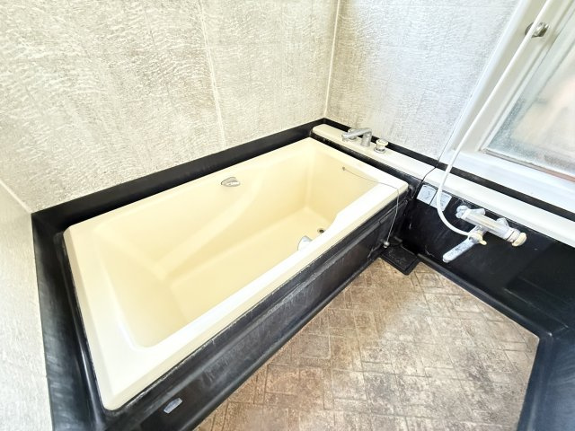 日々の疲れを癒すお風呂付です