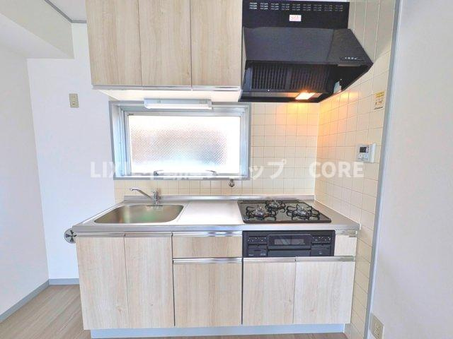 最新のシステムキッチンに新規交換済です。新品のキッチンなのは嬉しいですね。