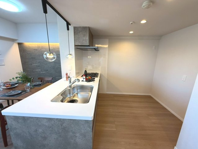 見た目もすっきり、作業もスムーズにこなせる空間です。