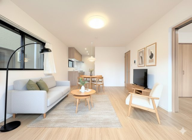 ◆一家だんらんのスペースとなるＬＤＫ。窓から明るい光が差し込み、思わず家族の会話も弾む快適な空間。(家具はイメージ写真です）