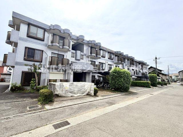 相模線「入谷」駅徒歩16分！周辺は緑の多い閑静な住宅街で落ち着いた住環境です。