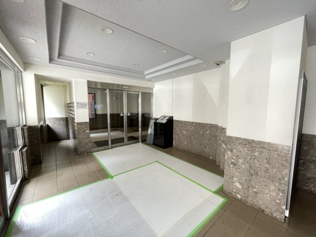 明るく広々としたエントランスが迎えてくれます。　