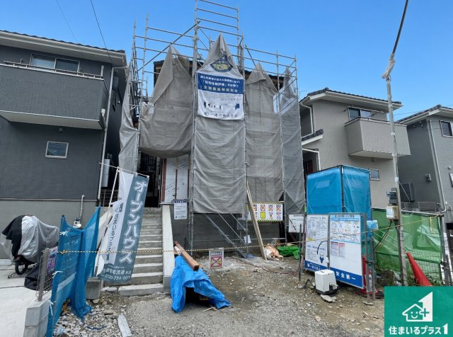 周辺は落ち着いた街並みの住宅地！子育てがしやすい住環境です！まだ未完成ですが、現地でしかわからない事もございます。是非一度ご覧ください。