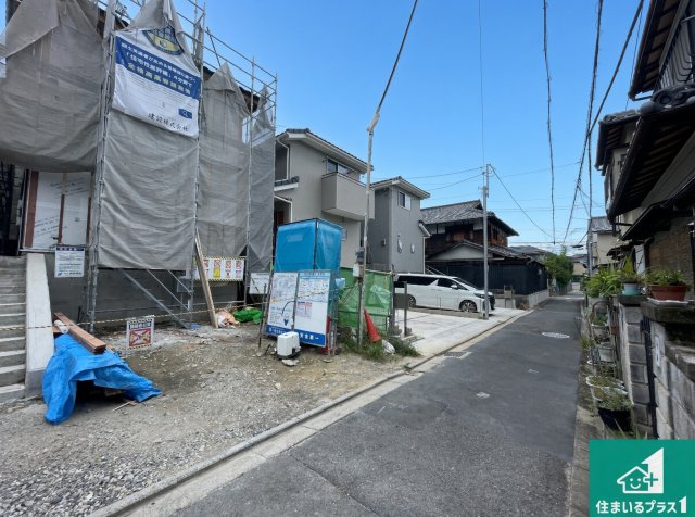 周辺は落ち着いた街並みの住宅地！子育てがしやすい住環境です！まだ未完成ですが、現地でしかわからない事もございます。是非一度ご覧ください。