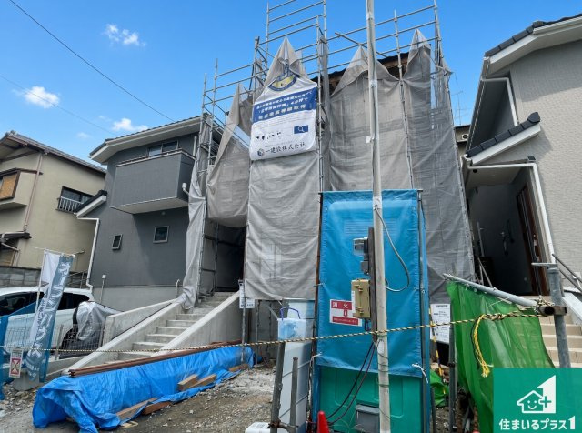 周辺は落ち着いた街並みの住宅地！子育てがしやすい住環境です！まだ未完成ですが、現地でしかわからない事もございます。是非一度ご覧ください。
