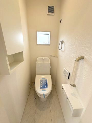 施工例。2階にもトイレです。施工例は完成時と異なる場合があります。