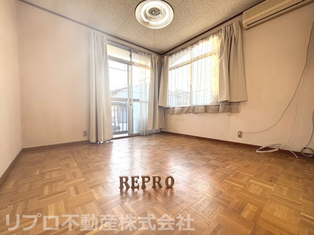 4.5帖の洋室は、南西向きで明るい光が入りやすく、書斎やお子様のお部屋などに活用できます！