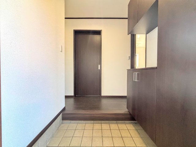 ◆明るい玄関です！散らかりやすい玄関もスッキリする大容量のシューズボックス付き。　