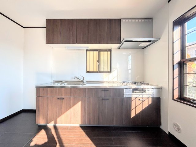 ◆デザイン性と機能性を兼ね備えたキッチンです。リビングスペースとの一体感が生まれ、広々空間を演出してくれます。　