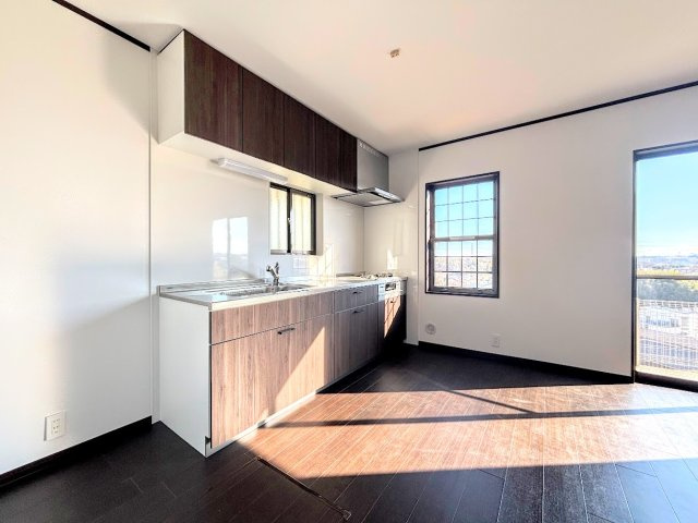 ◆ご家族みんなで調理ができる位のスペースを実現したキッチン空間となっております。みんなで作った料理を召し上がりながらの会話は、どのような物になるのでしょうか。　