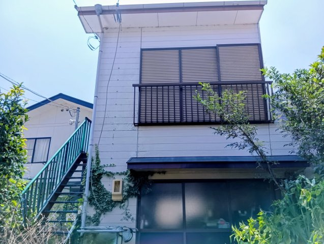 敷地内に未登記の離れが建っています。役所に届け出されている適法建築です。