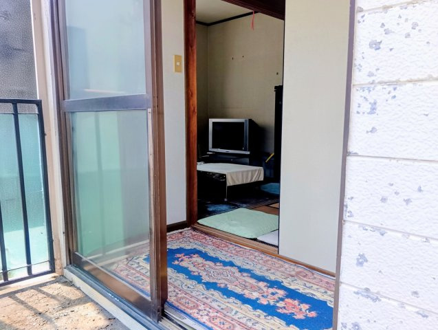 離れ2階の入口（玄関）母屋と程よい距離感で、多目的に活用できます。