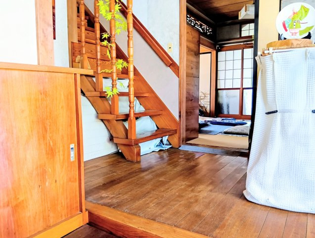 広々とした玄関がゆとりある暮らしを演出。来客時にも各部屋の中が見えにくく、プライバシーが守られます。
