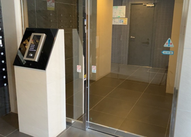 マンションのエントランスには、もともと風よけや防犯の役割がありますが、マンションによって宅配ボックスなどの設備が備わっている所もあります。日々の生活をイメージしながら生活しやすさをチェックしましょう。