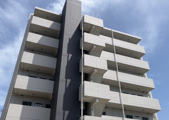 ＳＲＣ造は強度や耐震性の面でもRC造と比べて優れています。そのため、10階建以上の高層または超高層マンションなどの建築にも多く採用されています。柱や梁などのサイズが小さくても高い耐震性を確保できます。
