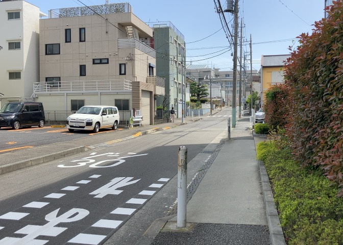 眺望を気にして物件を探す場合、前面に建物が建っていないか現地で確認しましょう！前面に建物があると景色はもちろん、日当たりや風通しにも影響が出てきます。住んだ時のことを想像しながら現地見学をしましょう。