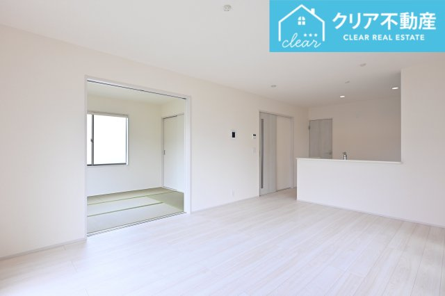 大型ＴＶも余裕で置けちゃう！ワイドなリビングで家族団らんの時間も増えそうですね♪