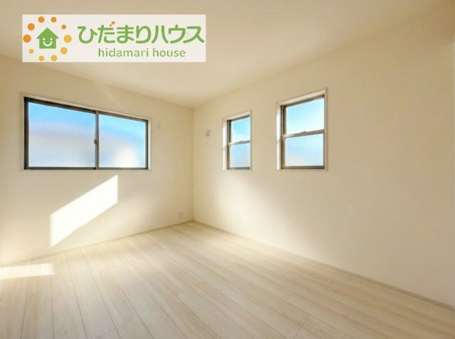 お掃除しやすく、清潔感を保てるのでダニも発生しにくいフローリング♪