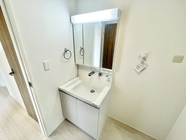 忙しい朝には欠かせない独立洗面台です