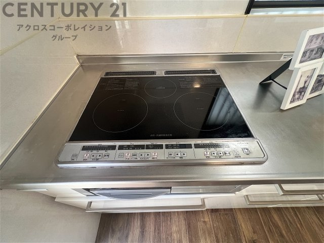 IHクッキングヒーターは高速で加熱し省エネで使いやすいく火を使わないため安全で、清掃も簡単です。調理制御がしやすく、食材を均等に加熱できます。　