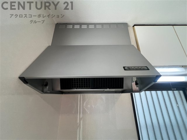 パワフルな吸引力で調理中の臭気等をしっかり処理してくれ、室内を快適に保ってくれます。　