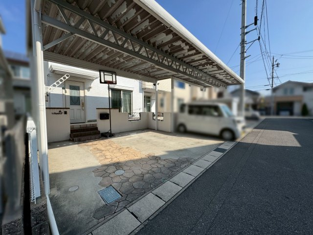 2013年7月築・南側道路接道の2階建住宅