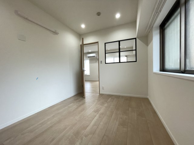 リビング横の洋室は子供部屋にピッタリ。