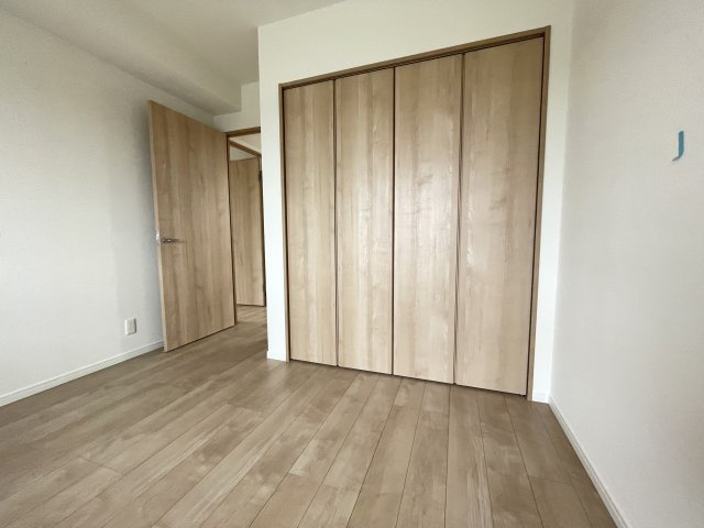 優しい光が降り注ぐ寝室。