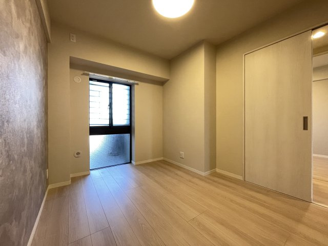 優しい光が降り注ぐ寝室。　