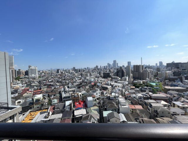 前面棟無しで南向きのバルコニーは、陽当たり・通風・眺望良好です。　