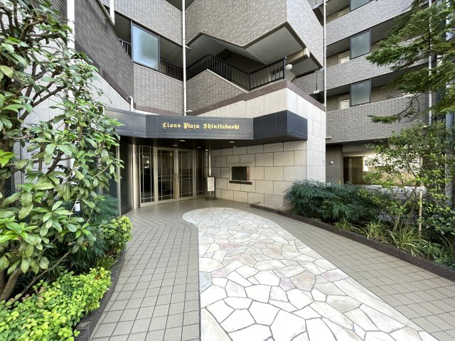 マンションの顔でもある、高級感漂うエントランス。　