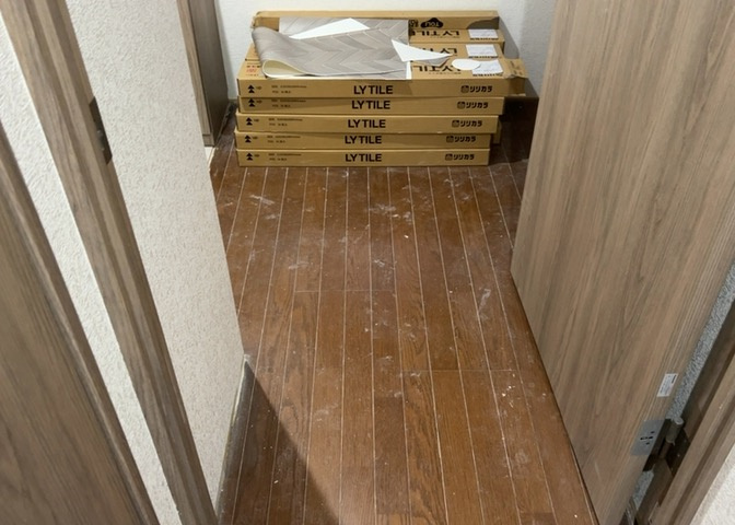 内装はとにかくおしゃれなものがいい！と選ぶ前に、まず住んだ後のことを想像してみましょう。住んでみたらコンセントの位置が悪くて使いにくいなど出てきます。事前にどの家電をどこに置くか想定しておきましょう。