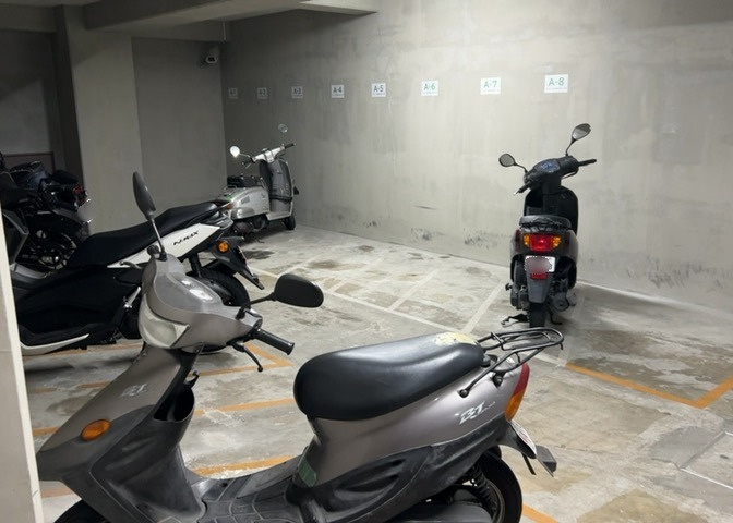マンションの駐輪場は、事前に空きがあるか確認を取ると安心です。せっかく入居したのに駐輪スペースがない！なんてことになったら大変ですよね。そこで、内見時や購入前にはまず事前に確認しておくと良いでしょう。