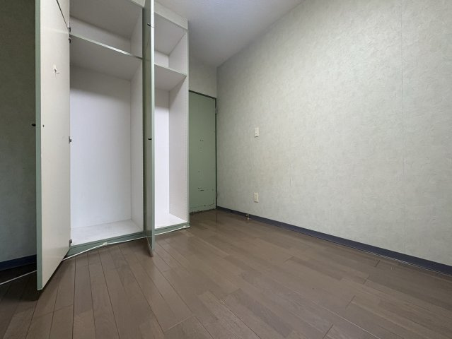 ◆気持ちの良い風が室内へ入り込む居室。家具を配置しても広々ご利用いただけます！！　