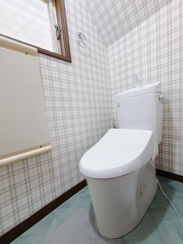■トイレ｜自然光が入る落ち着いた空間で1階と2階にトイレがございます♪ついつい長居してしまいますね♪