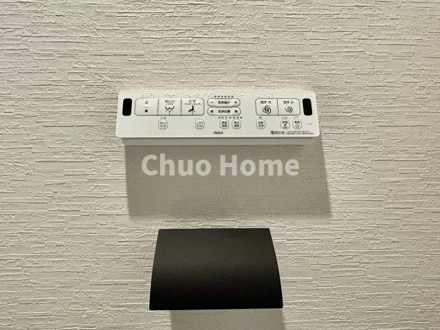 【ウォシュレット】清潔に使いたいお手洗いには最適な設備です。もちろんウォームレットも標準装備です。