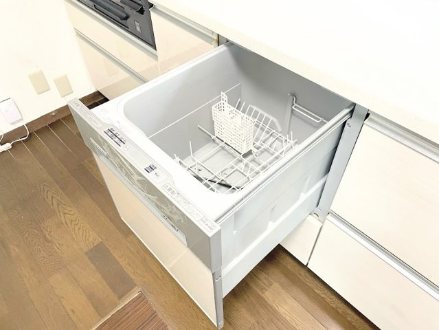 ◆食後の食器洗いは食洗機にお任せ！ご家族と団らんの時間を。家事の時短に効果大の食洗器付き。高温洗浄、節水効果もございます。