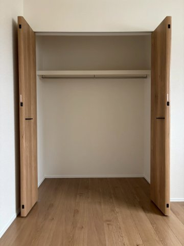 2階6帖の洋室にはW.I.Cがあります！大容量収納物件※衣替えいらず（施工例）