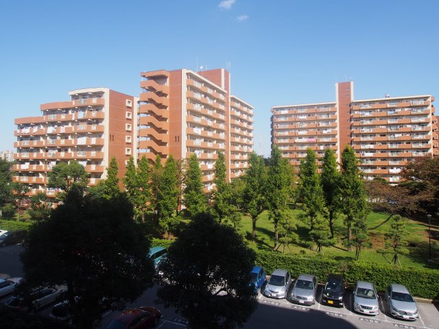 広場と緑が豊かな住環境