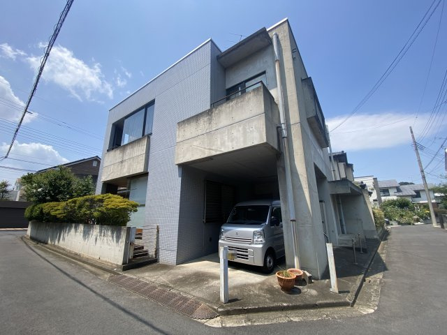 雨の日も安心のビルトインガレージ付き