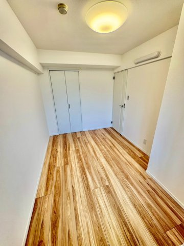 洋室　5.5帖　全居室収納で収納豊富です。