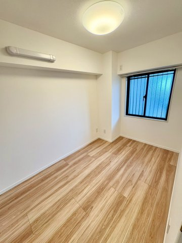 洋室4.3帖　大切なペットと一緒に過ごせます。　