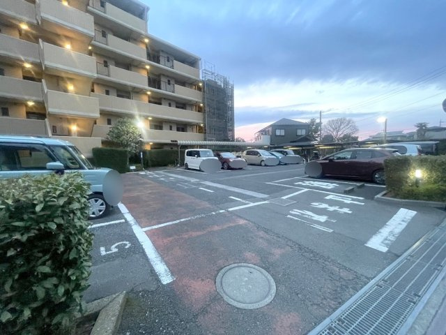 駐車場、平置きで便利です。※空き状況要確認