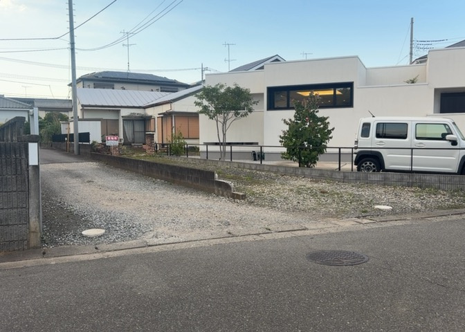 土地を買う際、住む地域の自治体や福祉の補助制度にも注目してみましょう。子供や老人の医療補助やゴミ出しのルールなど、自治体によってルールに大きな違いがあるため、暮らしやすい土地で判断するとよいでしょう。