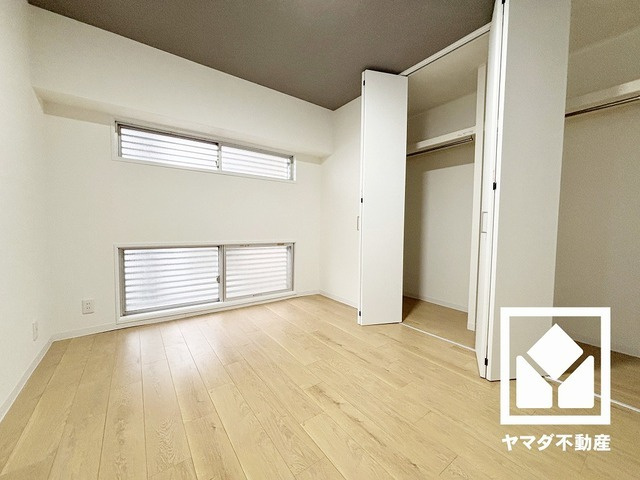 約6帖の洋室です。全居室に収納がございますので、お部屋の広さを最大限に活用できます。