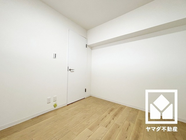 約4.5帖の洋室です。お子様のお部屋などにも丁度良い広さです。