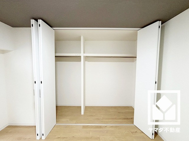 新たに家具を買わなくても良いので、ハンガーパイプ付きのクローゼットは嬉しいですね。